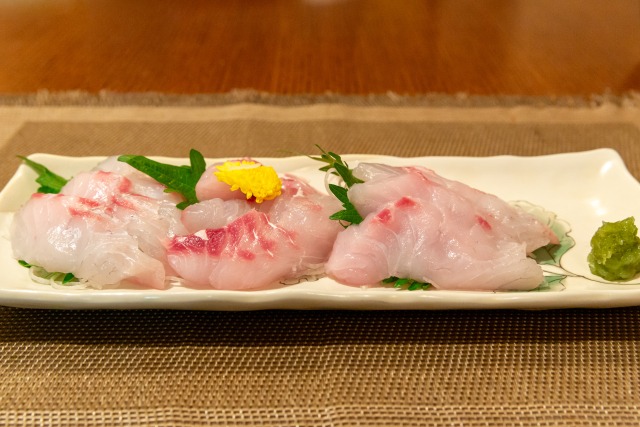 鯛のお刺身の画像